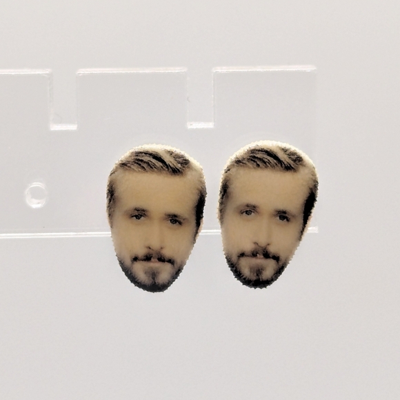 Tiny Ryan Gosling earrings - Picture 2 of 4